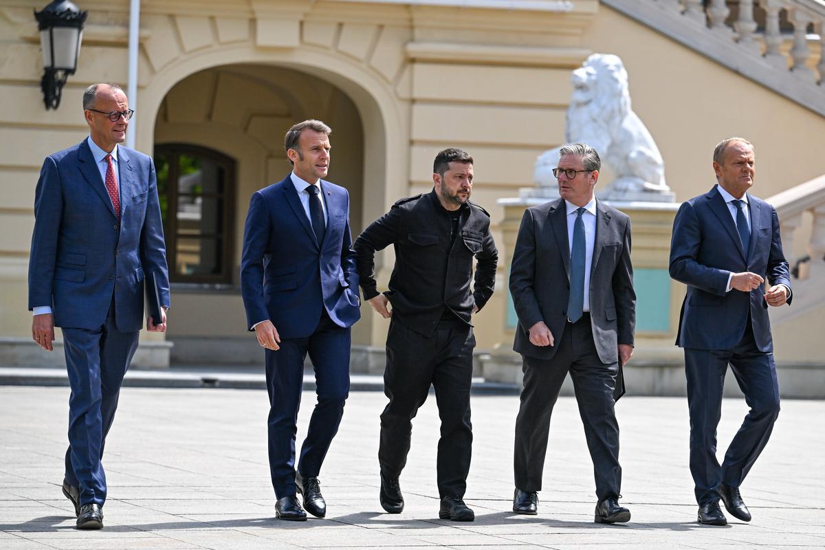 Germany’s Chancellor Friedrich Merz, France’s President Emmanuel Macron, Ukraine’s President Volodymyr Zelensky, UK PM Keir Starmer, and Poland’s PM Donald Tusk attend a press conference in Kyiv, Ukraine, 10 May 2025. Photo: EPA-EFE/DAREK DELMANOWICZ