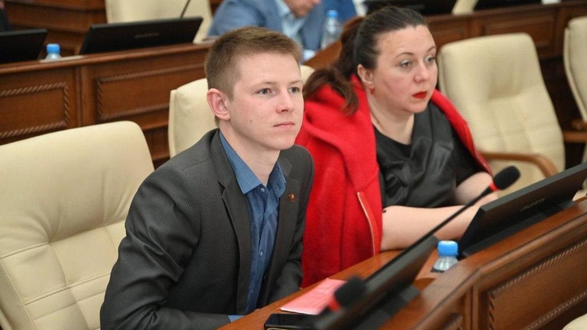 Силовики задержали алтайского депутата, ушедшего в армию после обвинений в «ЛГБТ-пропаганде»