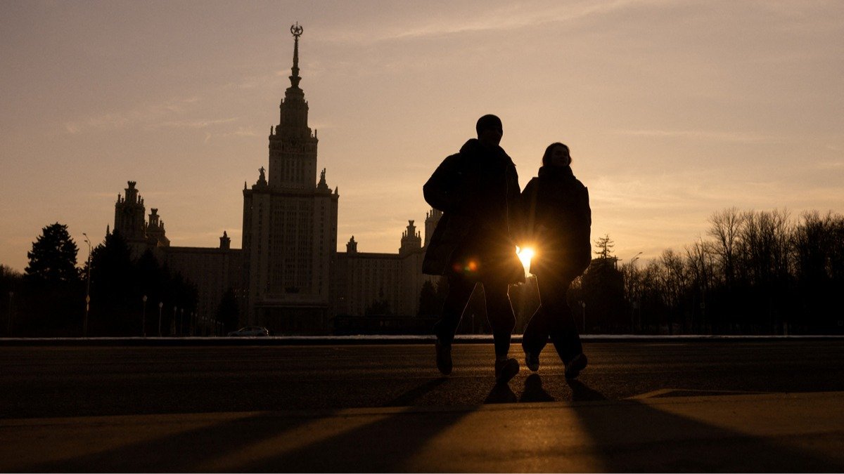 «И легко выдадут диплом, и все долги закроют»