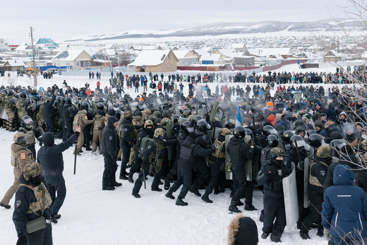 Столкновения протестующих и полиции в Баймаке, Башкортостан, Россия, 17 января 2024 года. Фото: Анна Марченкова / AFP / Scanpix / LETA