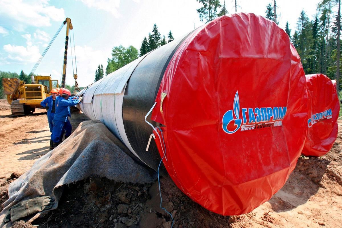 Gazprom workers laying a gas pipeline near St. Petersburg, Russia. Photo: EPA/ANATOLY MALTSEV