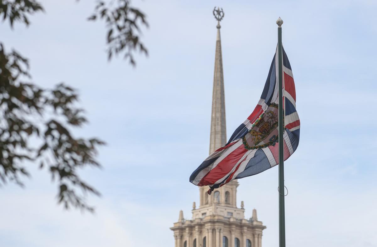 Britain’s national flag flies at the British Embassy in Moscow, 13 September 2024. Photo: EPA-EFE/SERGEI ILNITSKY