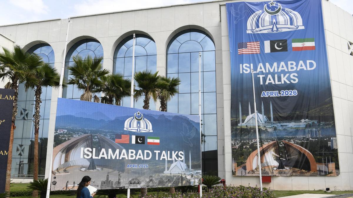 Иранская и американская делегации прилетели в Пакистан на переговоры