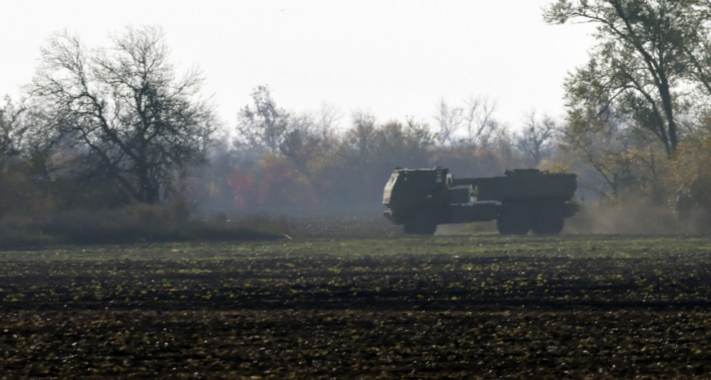 A US-supplied High Mobility Artillery Rocket System (HIMARS) seen in Ukraine’s Kherson region, 29 October 2022. Photo: EPA-EFE/HANNIBAL HANSCHKE