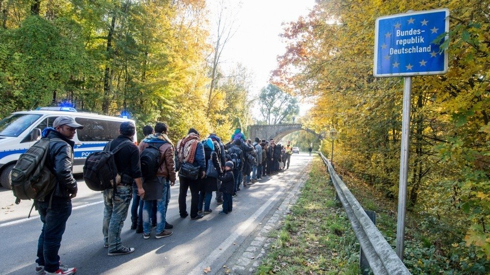 «Эхо» сообщило, что Германия стала депортировать антивоенных россиян через Сербию и Армению
