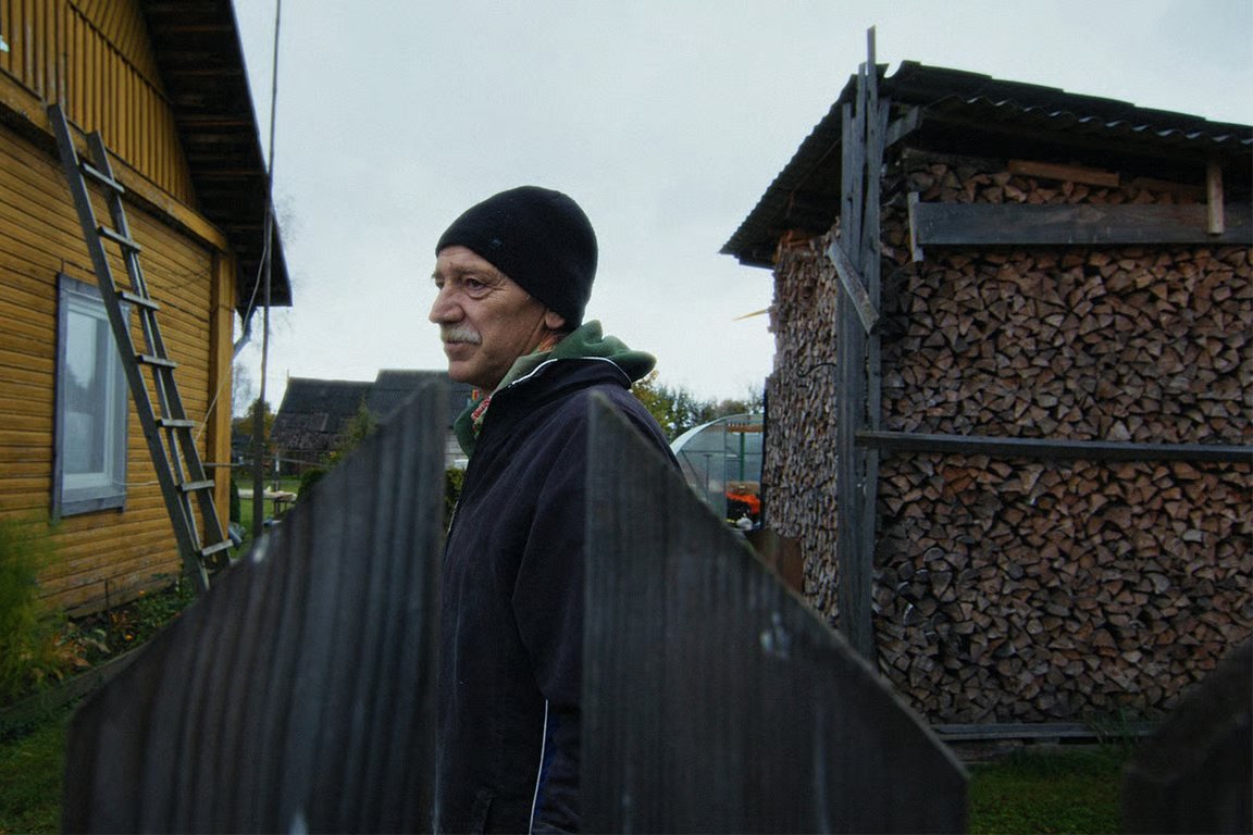 A villager in Värska, Estonia. Photo: Novaya Gazeta Europe