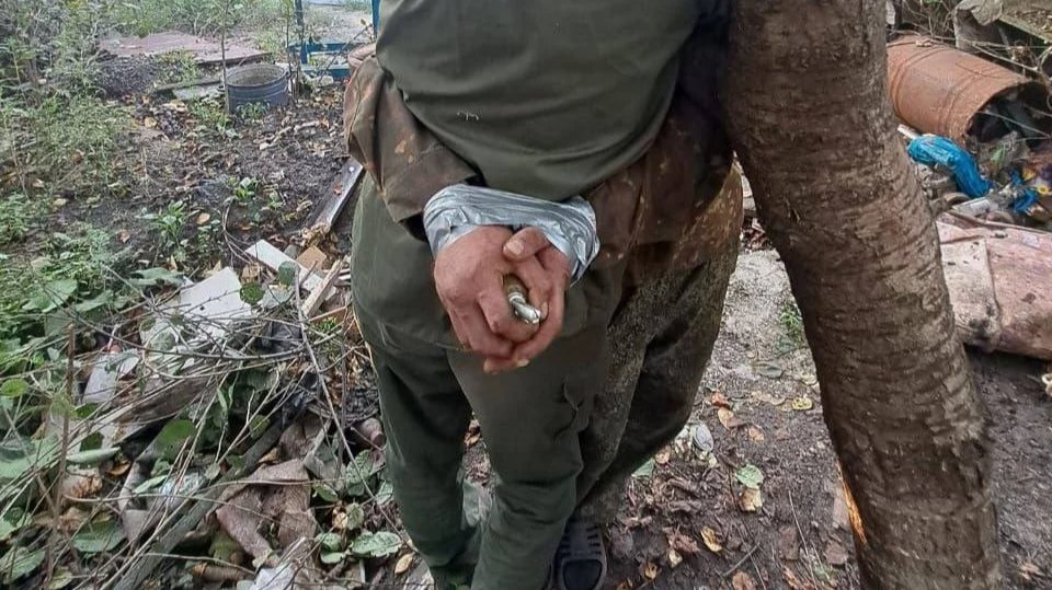 Pro-war Russian blogger posts image of potential extrajudicial killing of two Ukrainian POWs