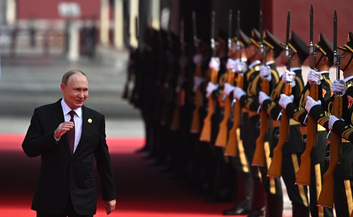 Владимир Путин прибывает на военный парад, посвященный 80-летию окончания Второй китайско-японской войны, Пекин, Китай, 3 сентября 2025 года. Фото: Сергей Бобылёв / Спутник / Kremlin / EPA