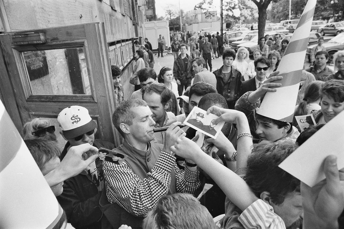 The Pet Shop Boys sign autographs in Moscow, 1993. Photo: Alexander Potapov / Kommersant / Sipa USA / Vida Press