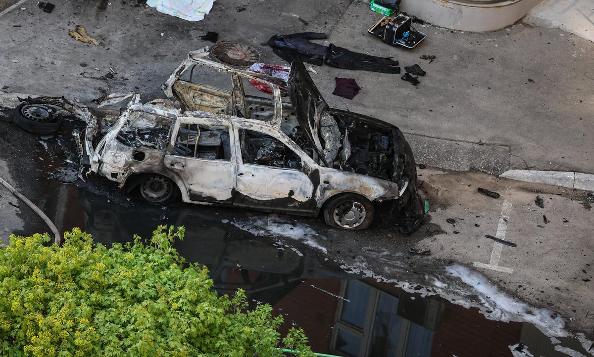A view of the site of the car blast in which General Yaroslav Moskalik died in Balashikha, near Moscow, 25 April 2025. Photo: EPA-EFE/YURI KOCHETKOV