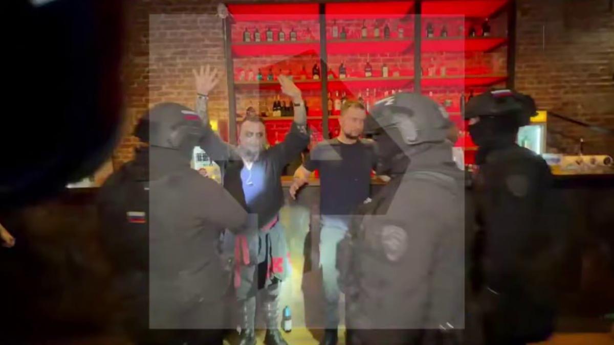 Силовики устроили рейд на ночной клуб Eclipse в Москве. Посетителей обвинили в «сатанизме»