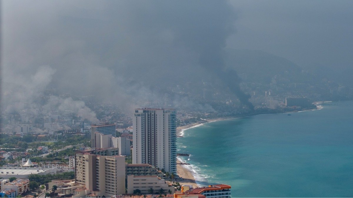 В Мексике убили лидера крупнейшего наркокартеля. В стране начались беспорядки и столкновения