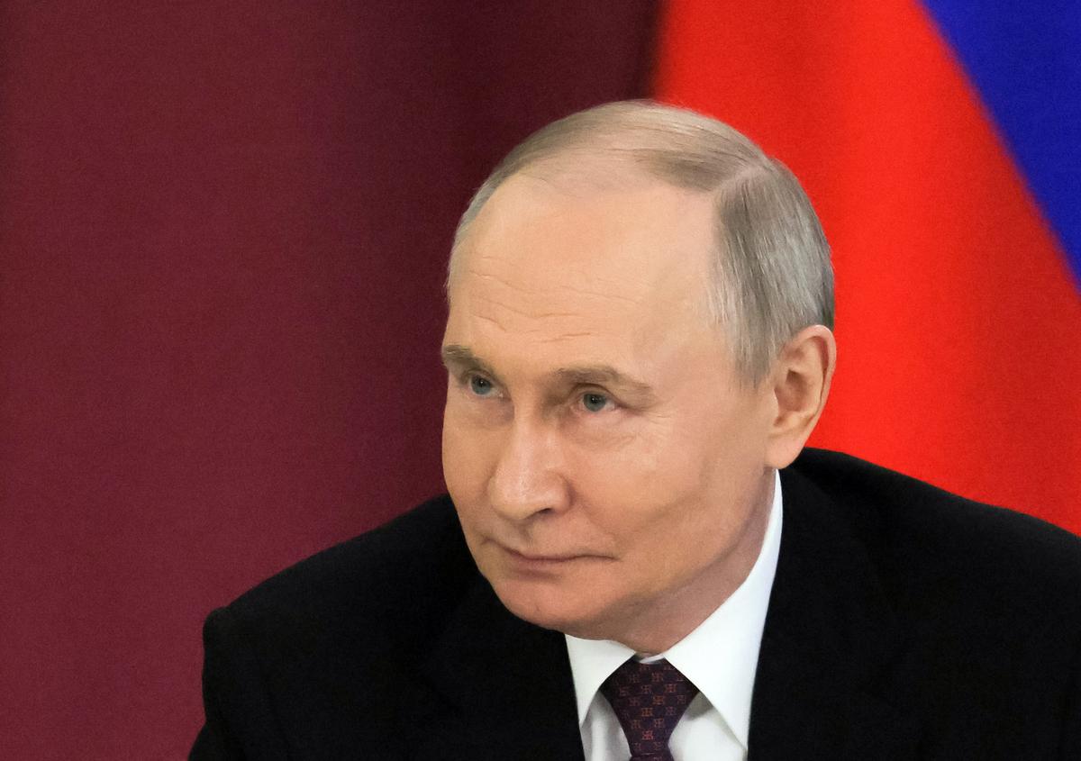 Vladimir Putin attends a ceremony with the Emir of Qatar at the Kremlin in Moscow, 17 April 2025. Photo: EPA-EFE / MAXIM SHIPENKOV