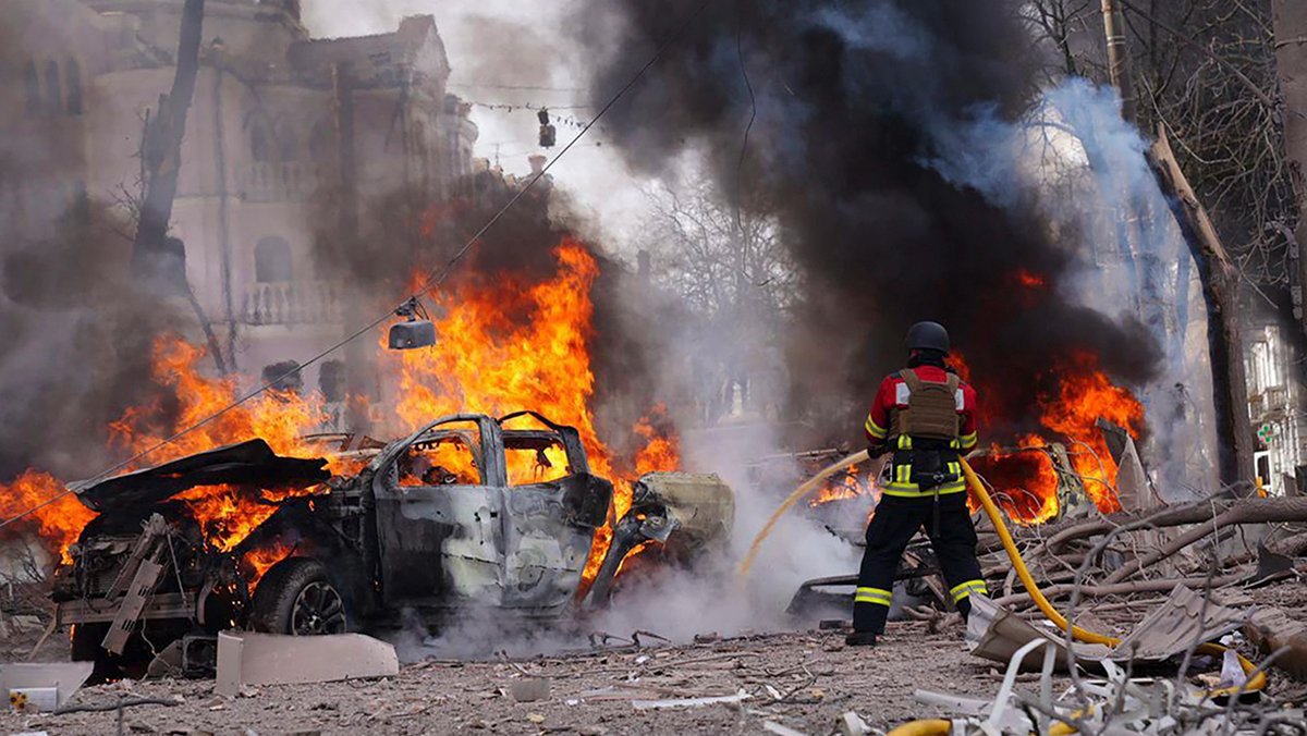 Ukrainian rescuers working at the site of a missile attack in Sumy, Ukraine, 13 April 2025. Photo: State Emergency Service of Ukraine / EPA-EFE