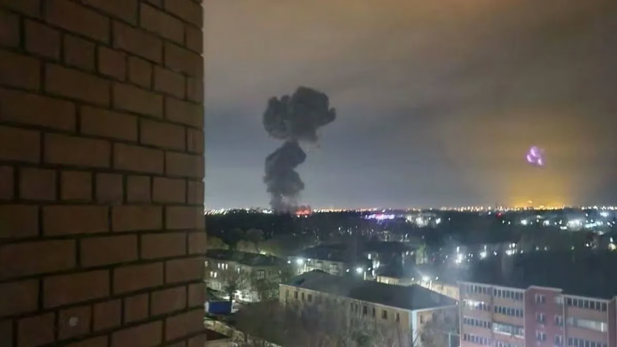 The explosion at the Plastmass military plant in Kopeysk, outside Chelyabinsk, Russia, 22 October 2025. Photo: Kurs Dela