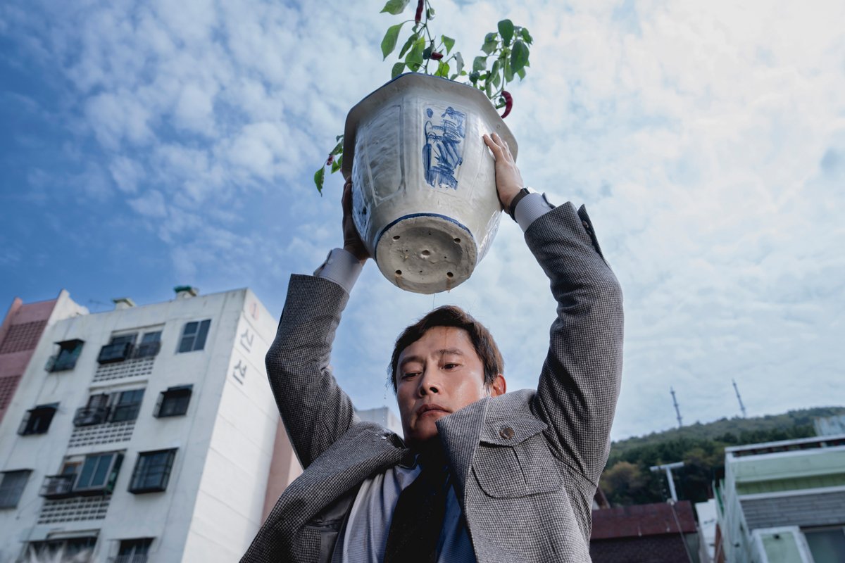Ли Бён-хон в фильме «Метод исключения», 2025 год. Фото: Venice International Film Festival